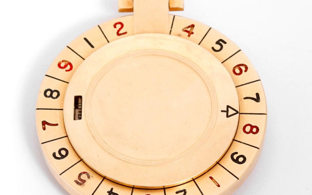 Блог 11 - WatchMuseum.org Будущее антикварных карманных часов в эпоху цифровых технологий