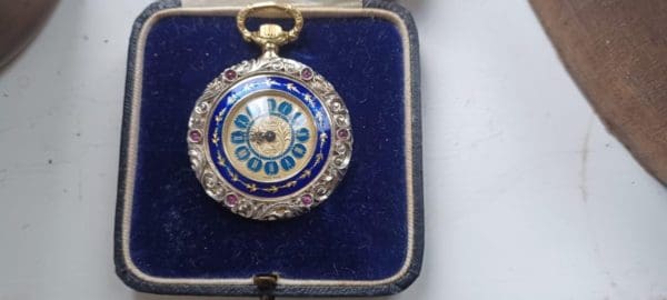 Rare montre de poche rubis et diamant 18 carats avec montures et bijoux élaborés 5